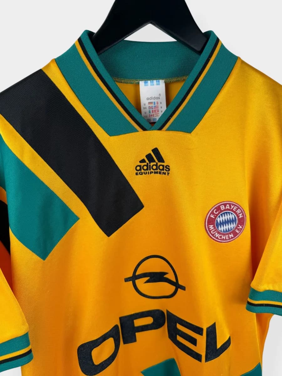 1993/95 Bayern Munich Away shirt - view 3 of 4