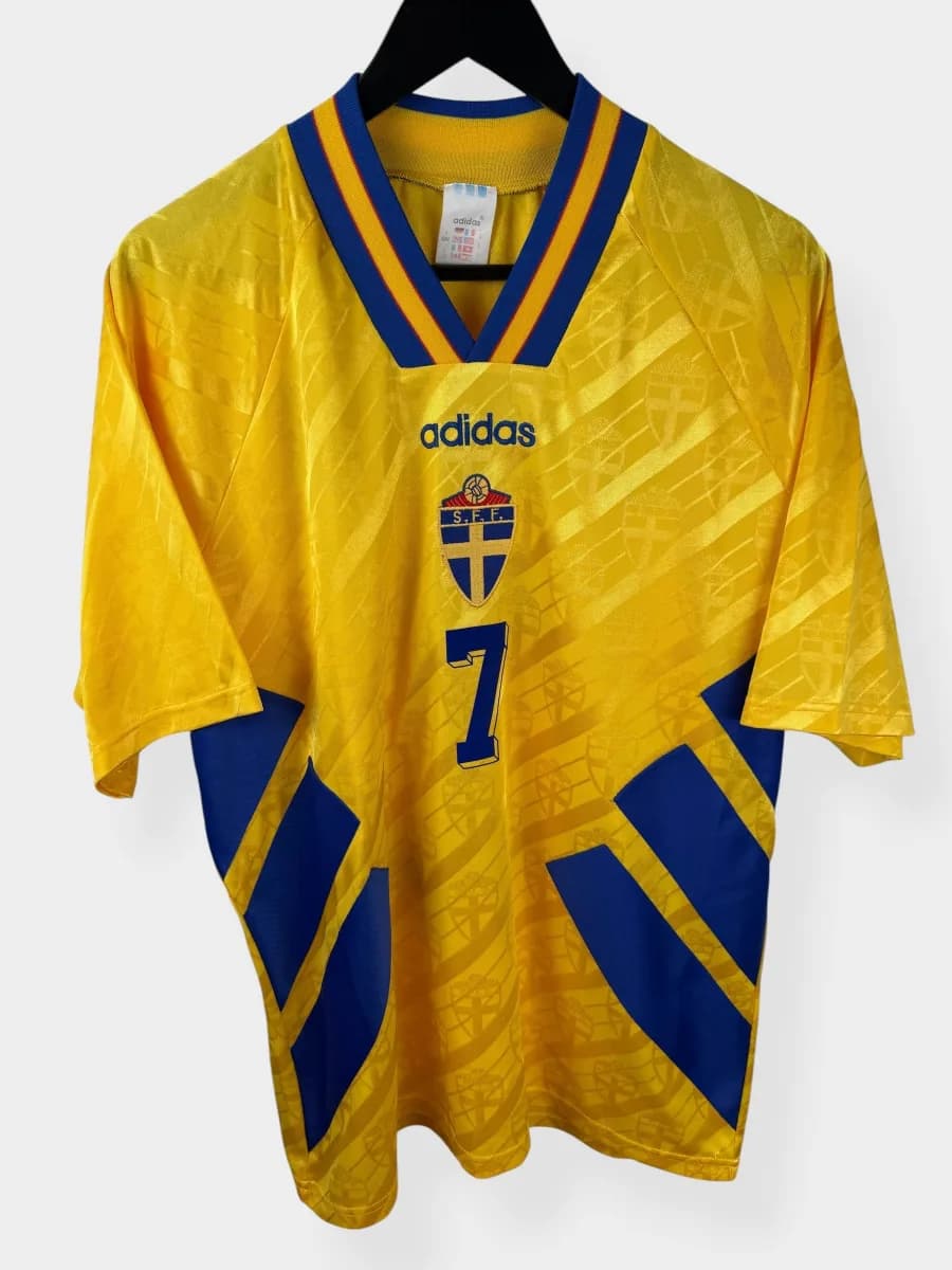 1994/96 Sweden Home shirt – Larsson #7 - view 3 of 5
