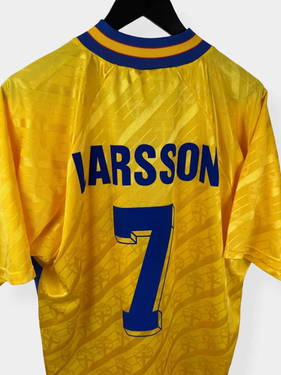 1994/96 Sweden Home shirt – Larsson #7 - view 4 of 5