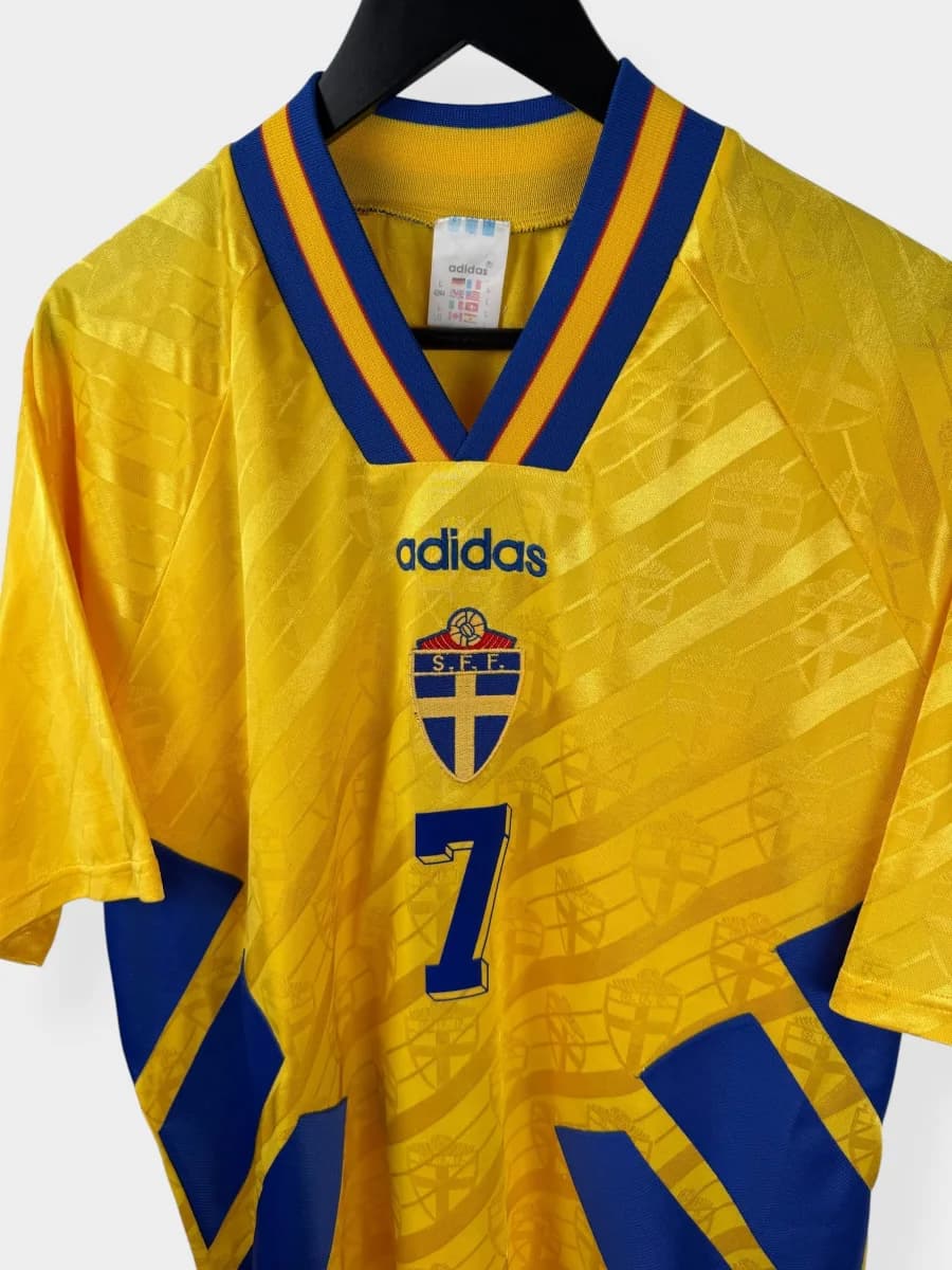 1994/96 Sweden Home shirt – Larsson #7 - view 5 of 5