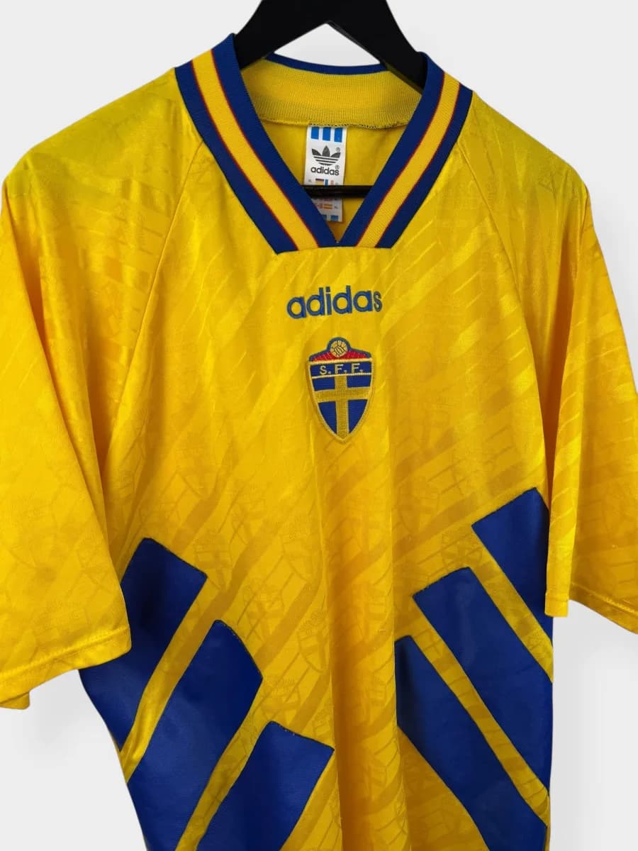 1994/96 Sweden Home shirt - view 4 of 5