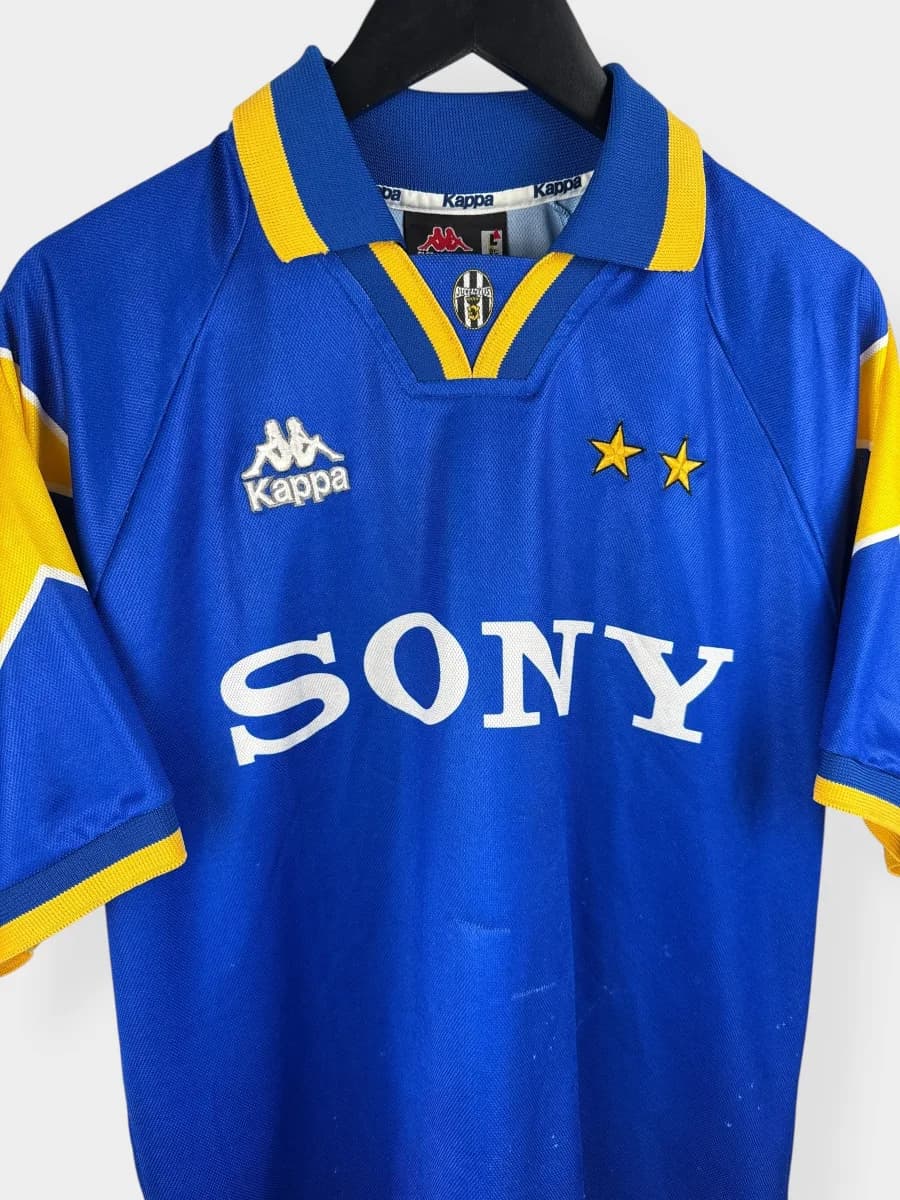 1996/97 Juventus Away shirt - view 3 of 4