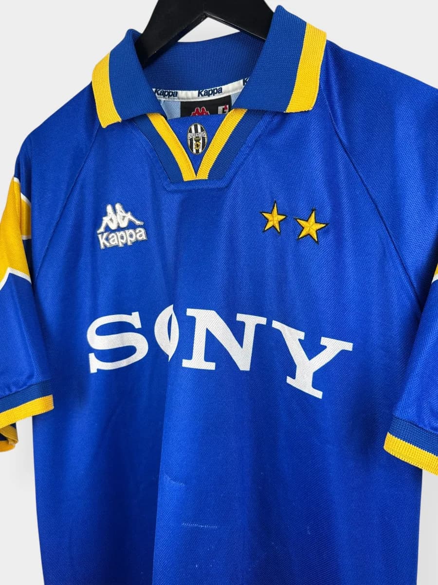 1996/97 Juventus Away shirt - view 4 of 4
