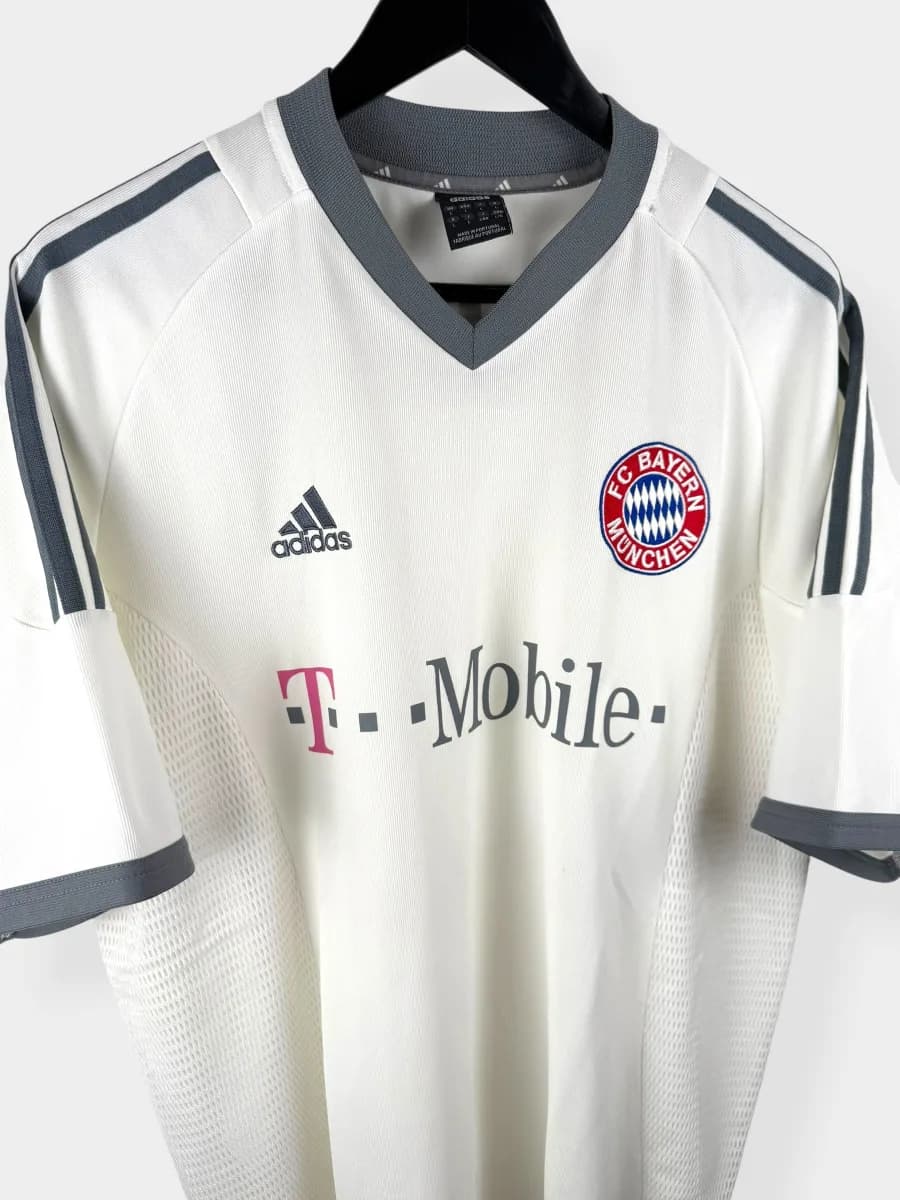 2002/03 Bayern Munich Away shirt - view 3 of 4