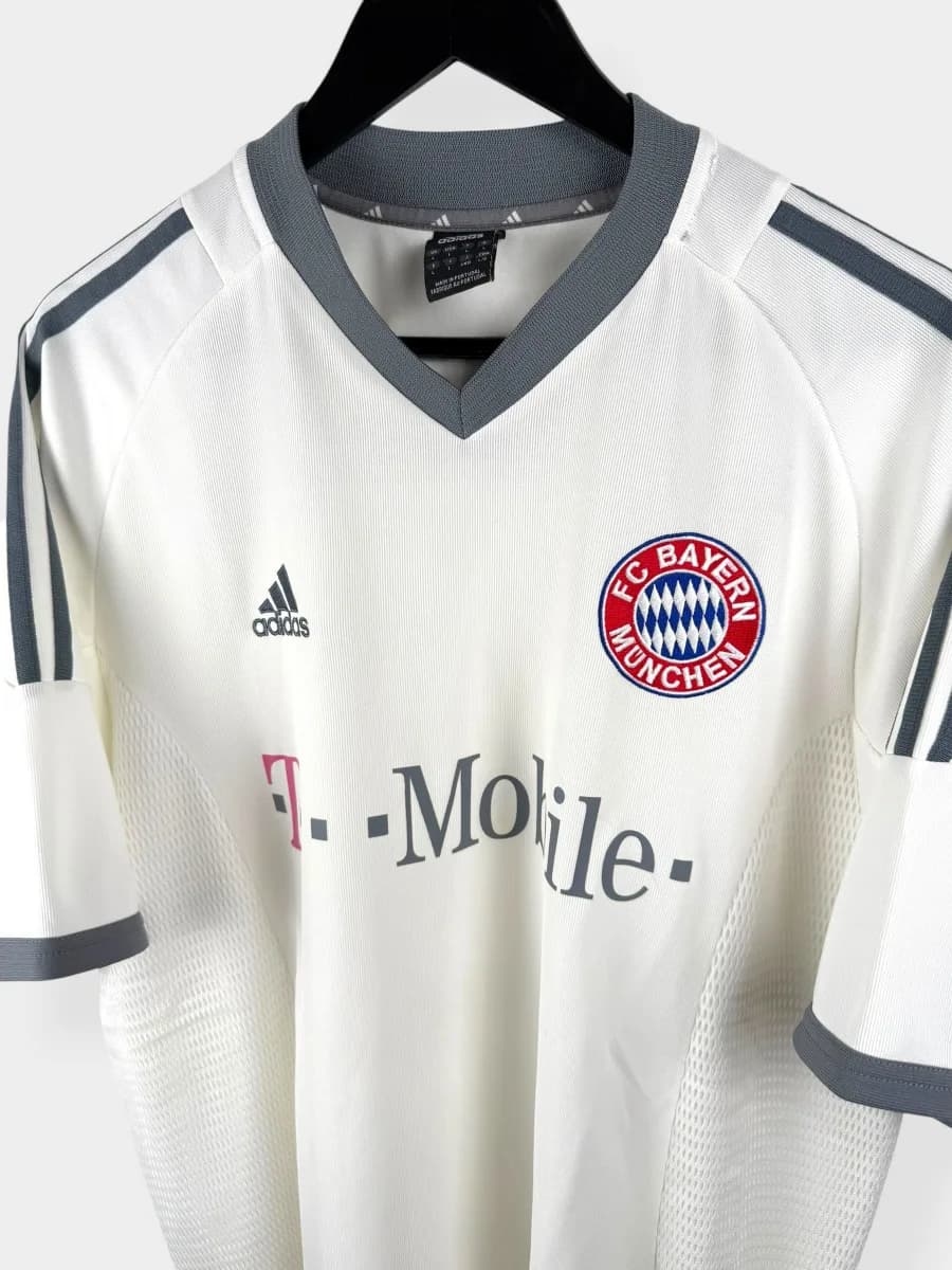 2002/03 Bayern Munich Away shirt - view 4 of 4