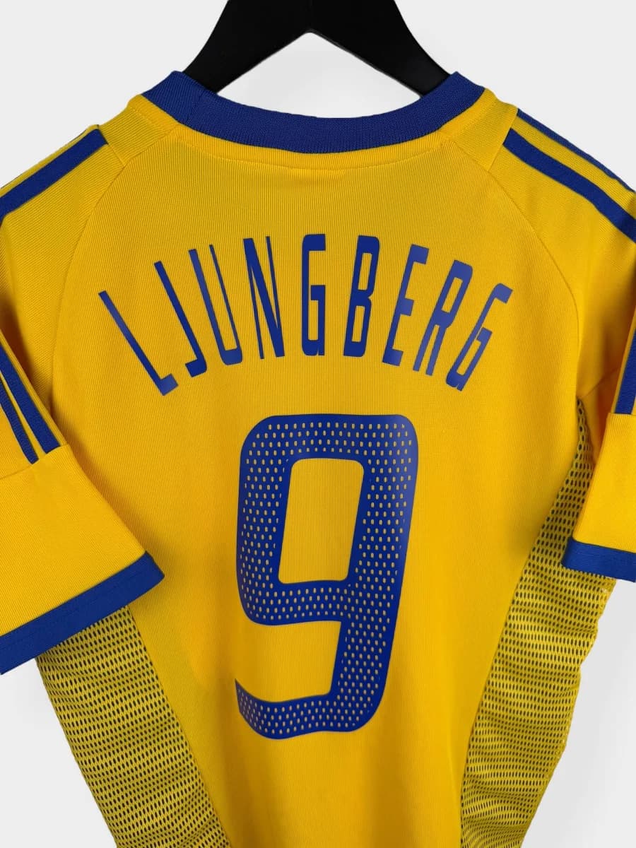 2002/03 Sweden Home Ljungberg #9 shirt - view 3 of 4