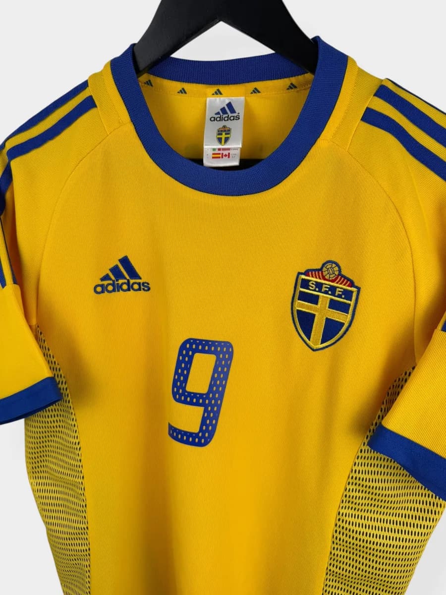 2002/03 Sweden Home Ljungberg #9 shirt - view 4 of 4