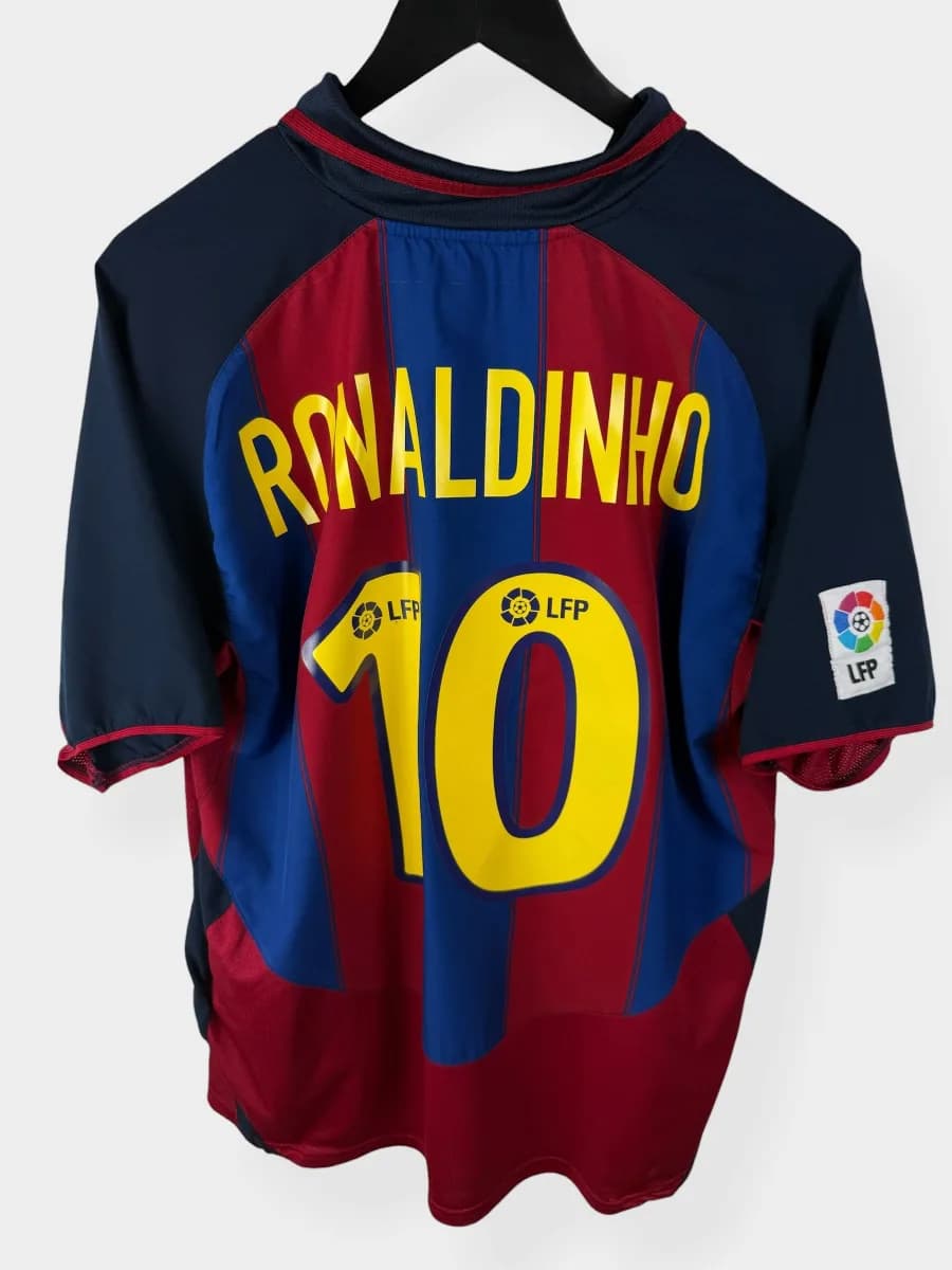 2003/04 Barcelona Home Ronaldinho #10 shirt - view 1 of 4