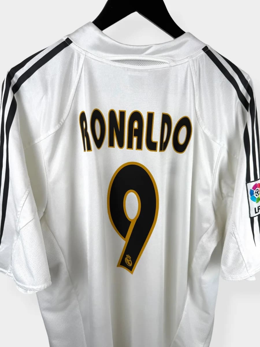 2004/05 Real Madrid Home shirt – Ronaldo #9 - view 4 of 5