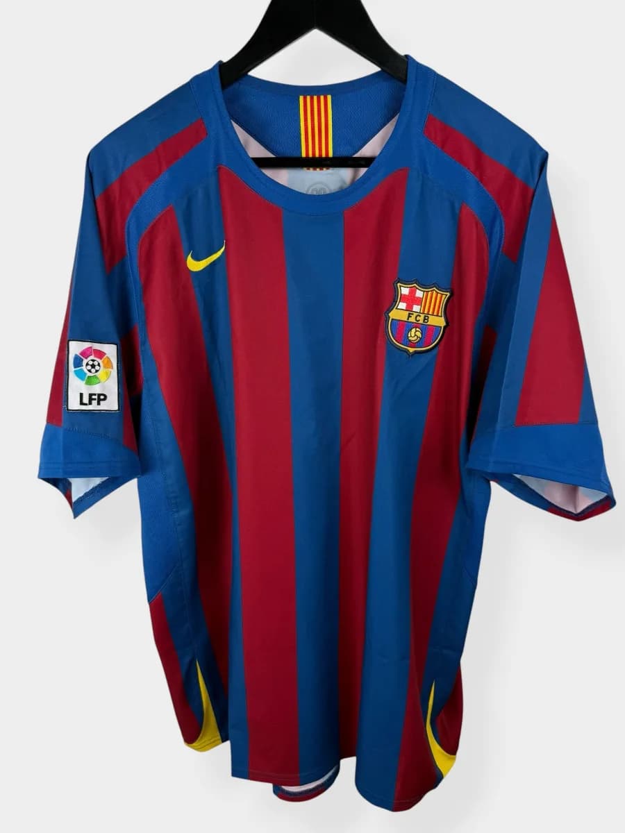 2005/06 Barcelona Home Ronaldinho #10 shirt - view 2 of 4