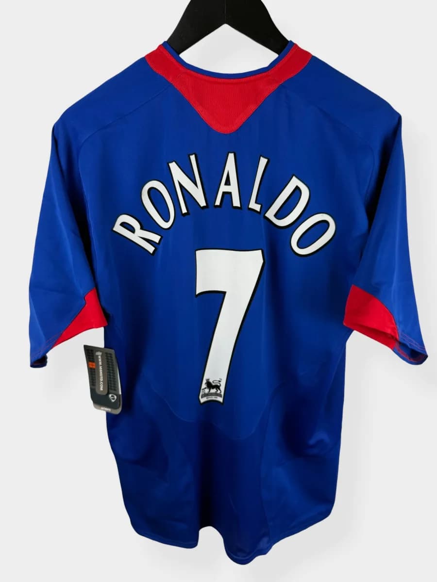2005/06 Manchester United Away Ronaldo #7 shirt - view 1 of 4