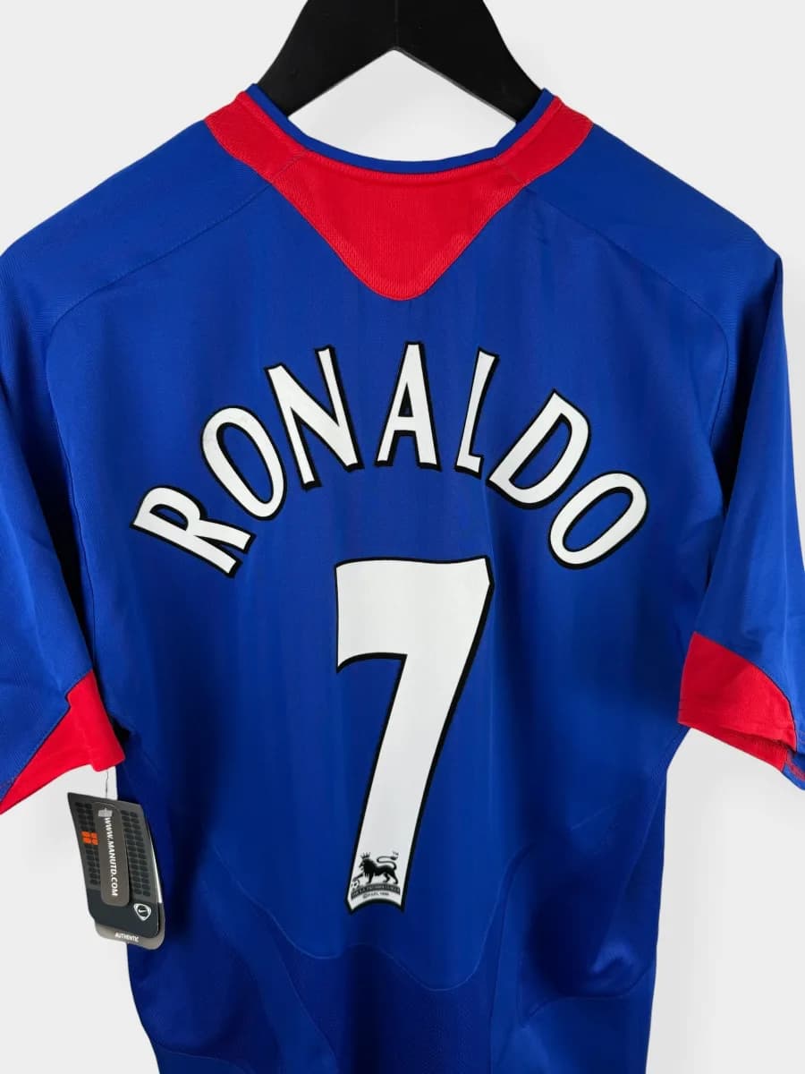 2005/06 Manchester United Away Ronaldo #7 shirt - view 3 of 4