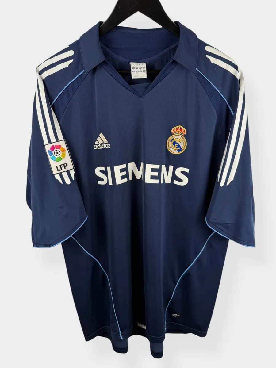 2005/06 Real Madrid Away Ronaldo #9 shirt - view 2 of 4