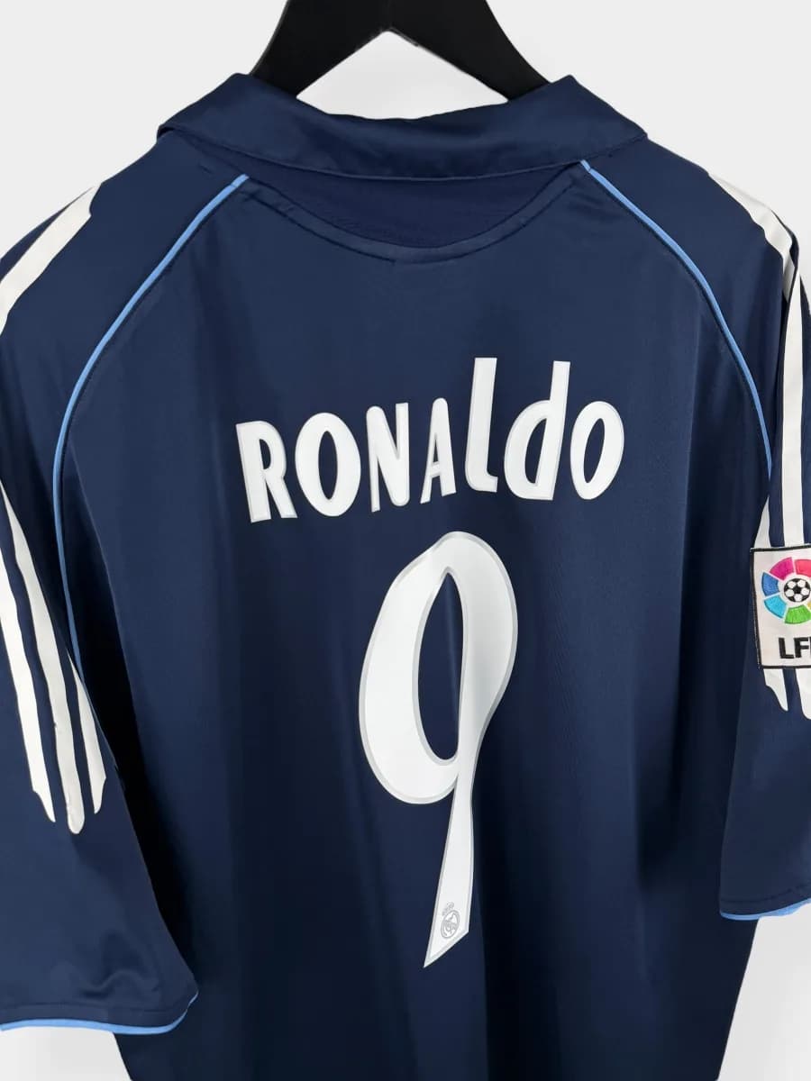 2005/06 Real Madrid Away Ronaldo #9 shirt - view 3 of 4