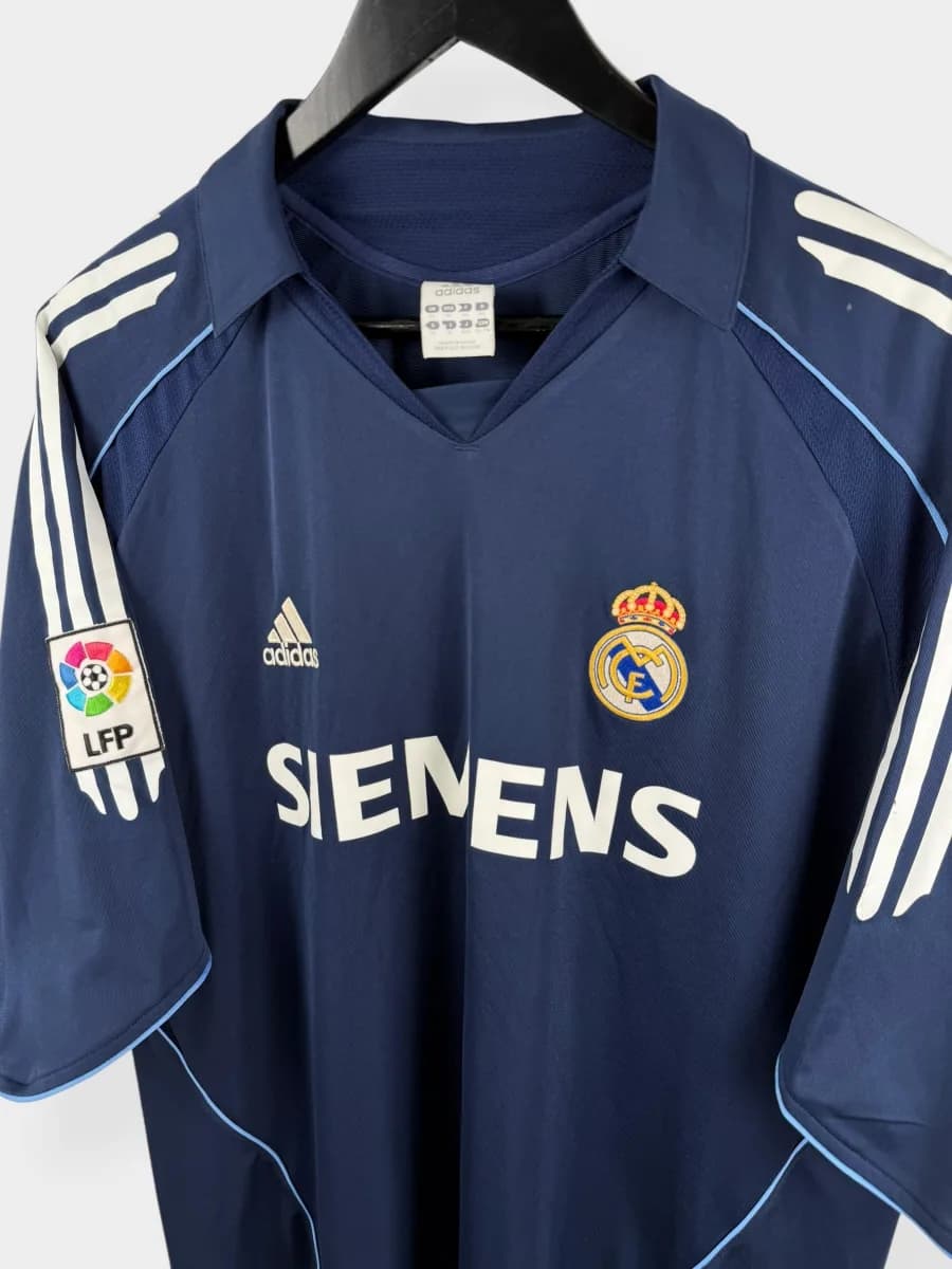2005/06 Real Madrid Away Ronaldo #9 shirt - view 4 of 4