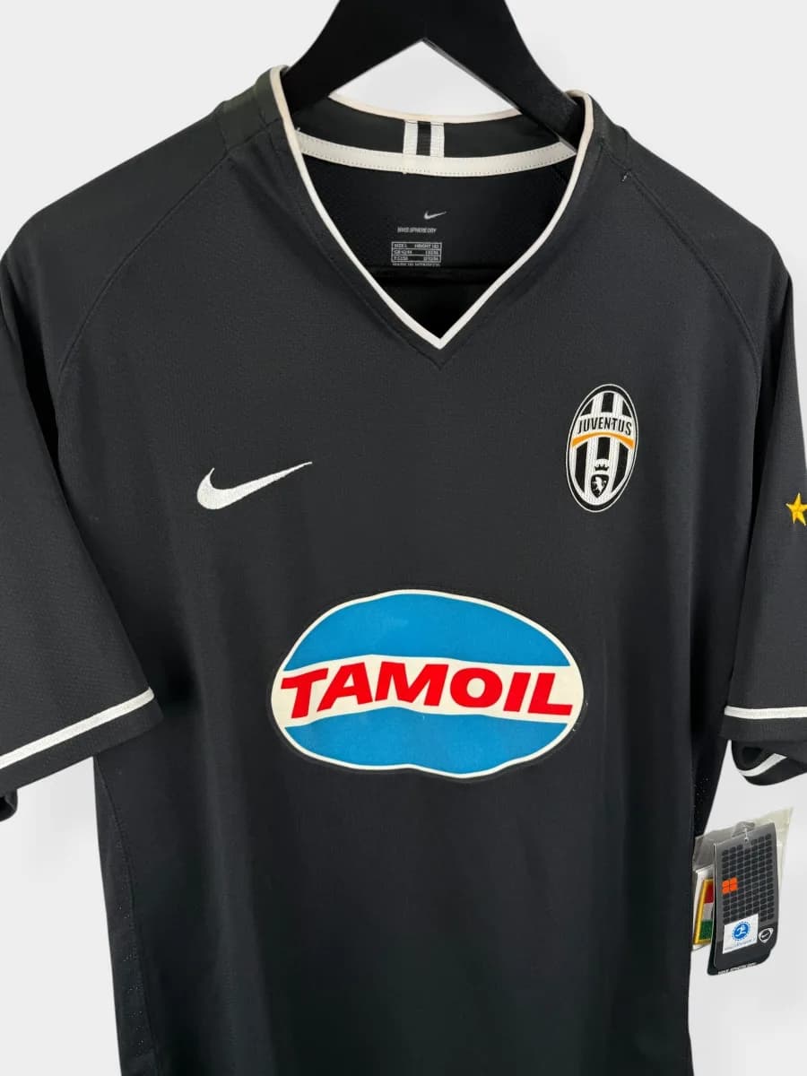 2006/07 Juventus Away shirt - view 3 of 4