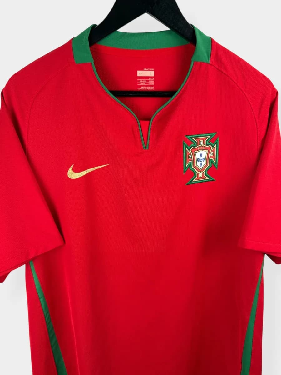 2008/10 Portugal Home shirt - view 4 of 5