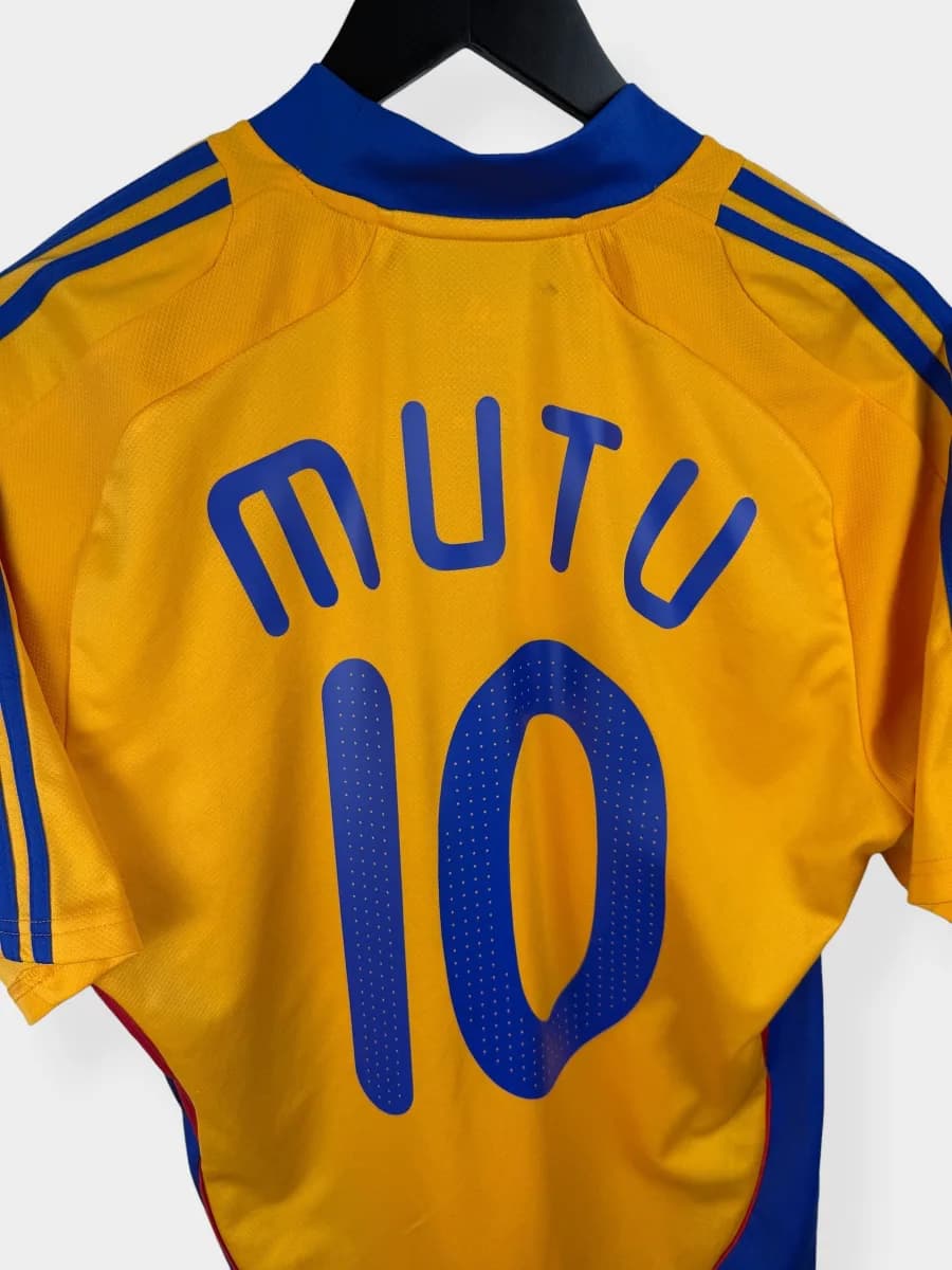 2008/09 Romania Home Mutu #10 shirt - view 3 of 4