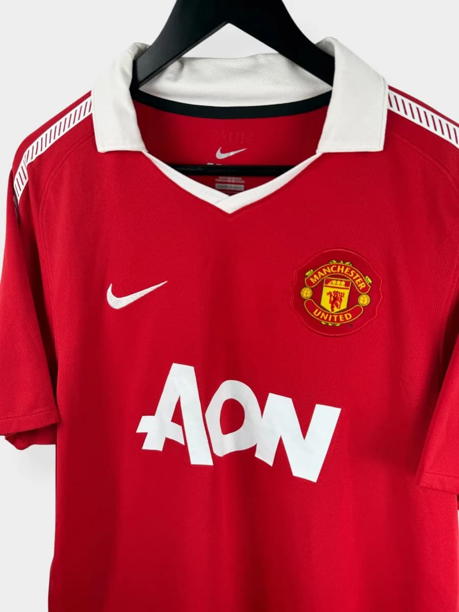 2010/11 Manchester United Home shirt - view 4 of 4