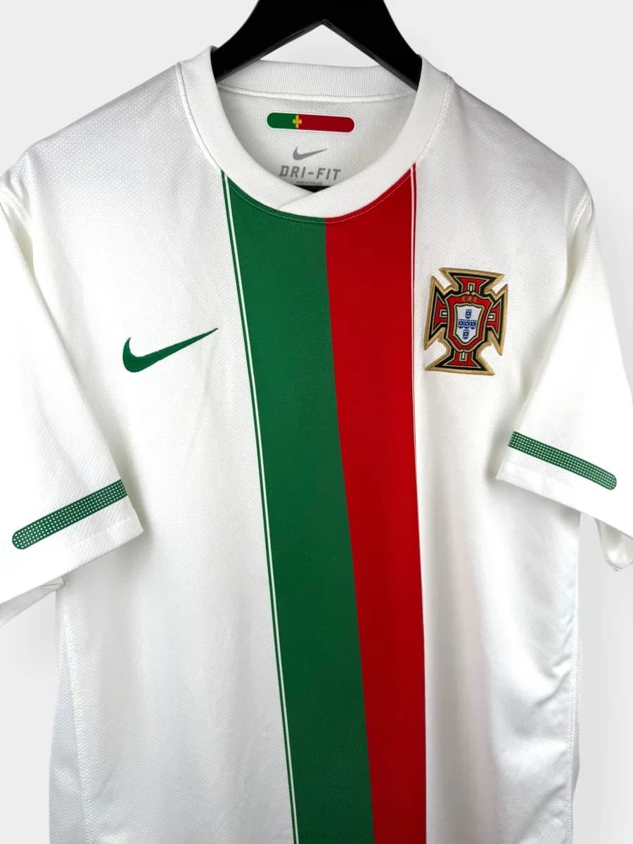 2010/11 Portugal Away shirt - view 4 of 5