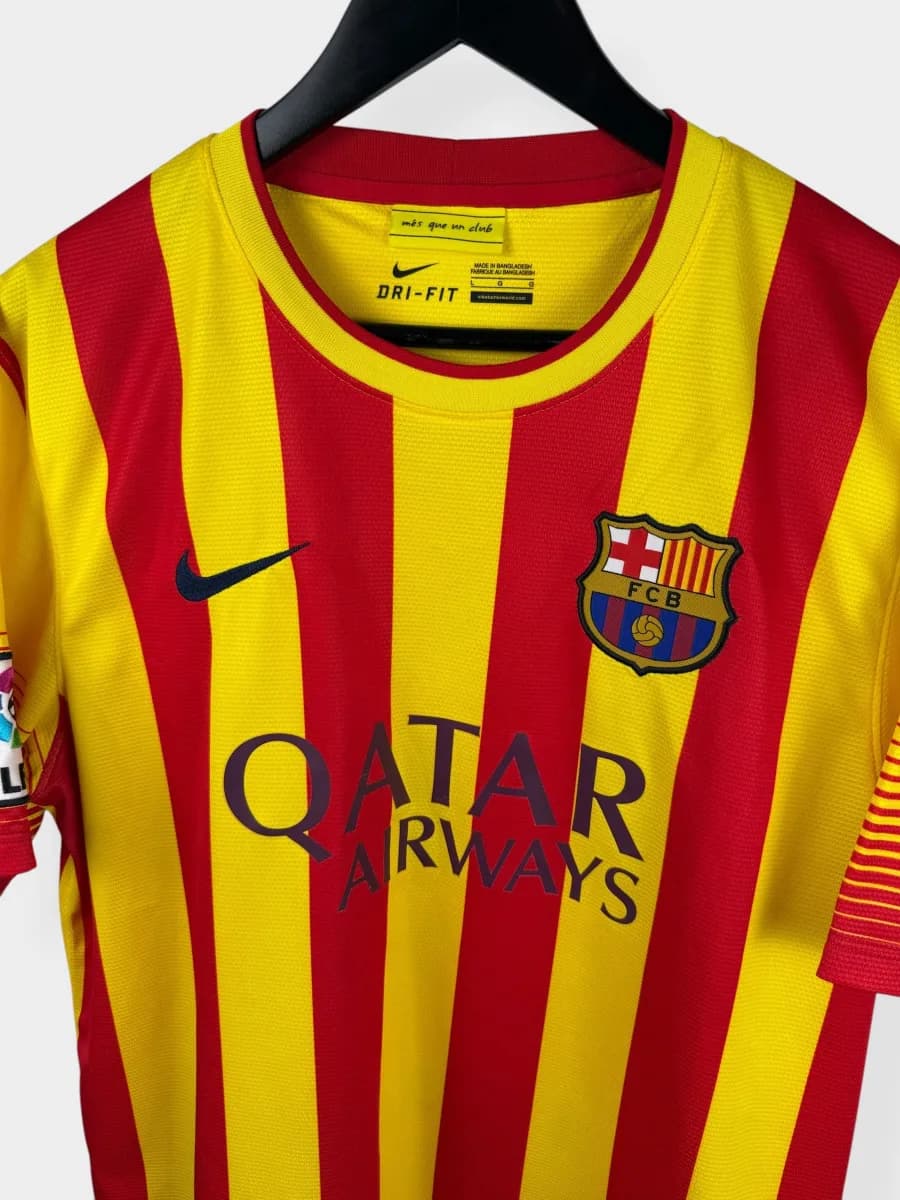 2013/14 Barcelona Away Iniesta #8 shirt - view 4 of 5