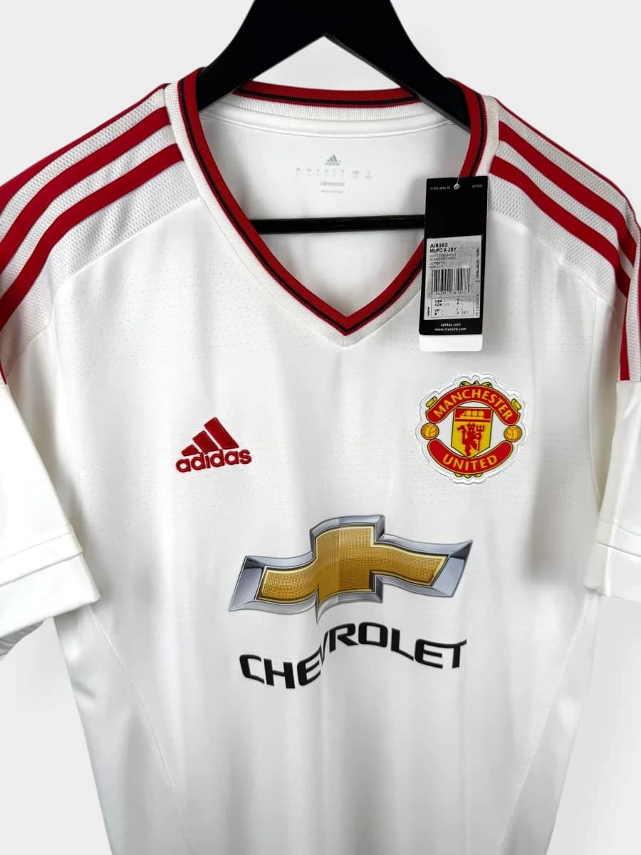 2015/16 Manchester United Away shirt - view 4 of 5