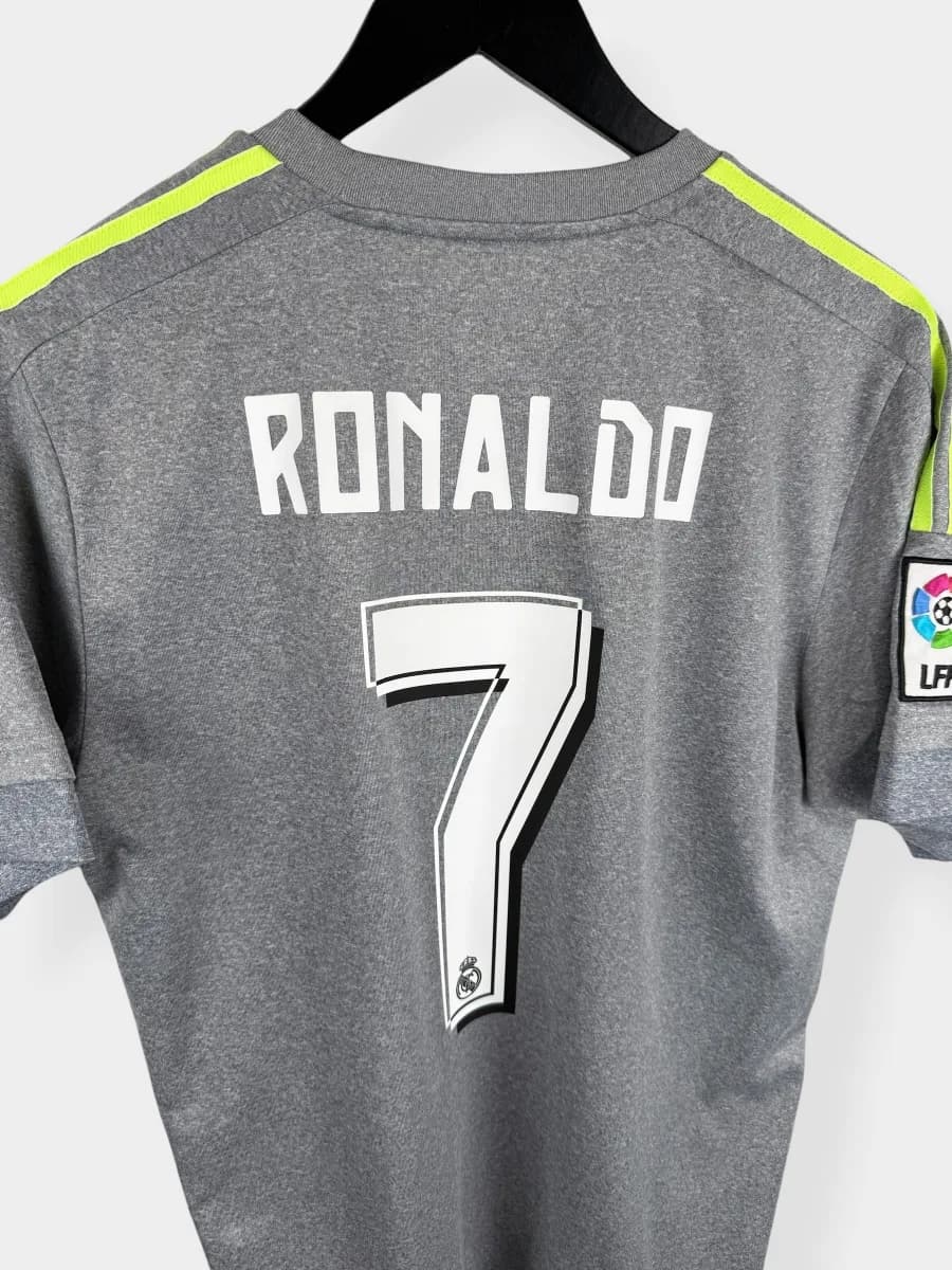2015/16 Real Madrid Away shirt – Ronaldo #7 - view 4 of 5