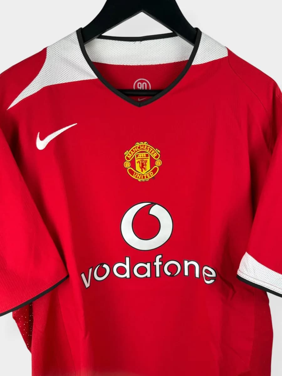 2004/06 Manchester United Home shirt - view 3 of 4