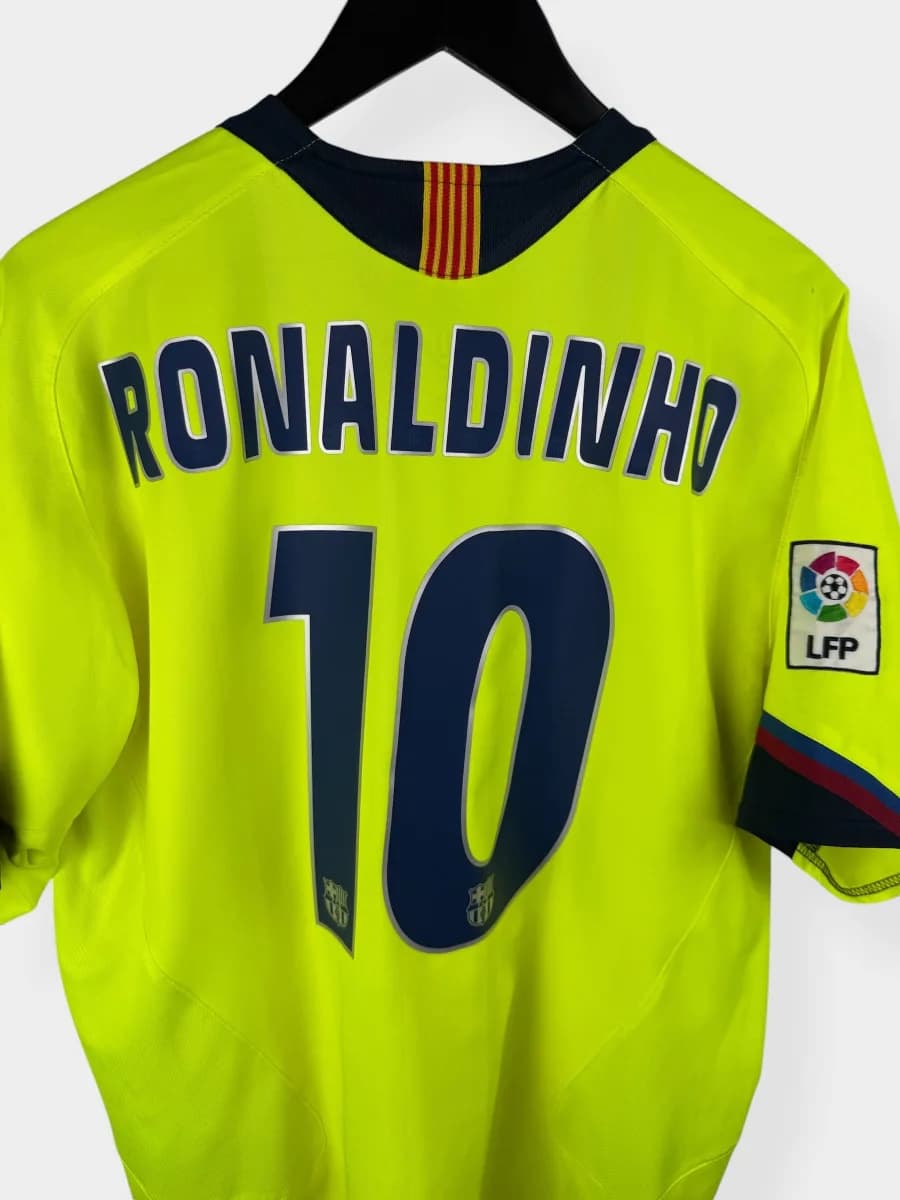 2005/06 Barcelona Away shirt – Ronaldinho #10 - view 4 of 5