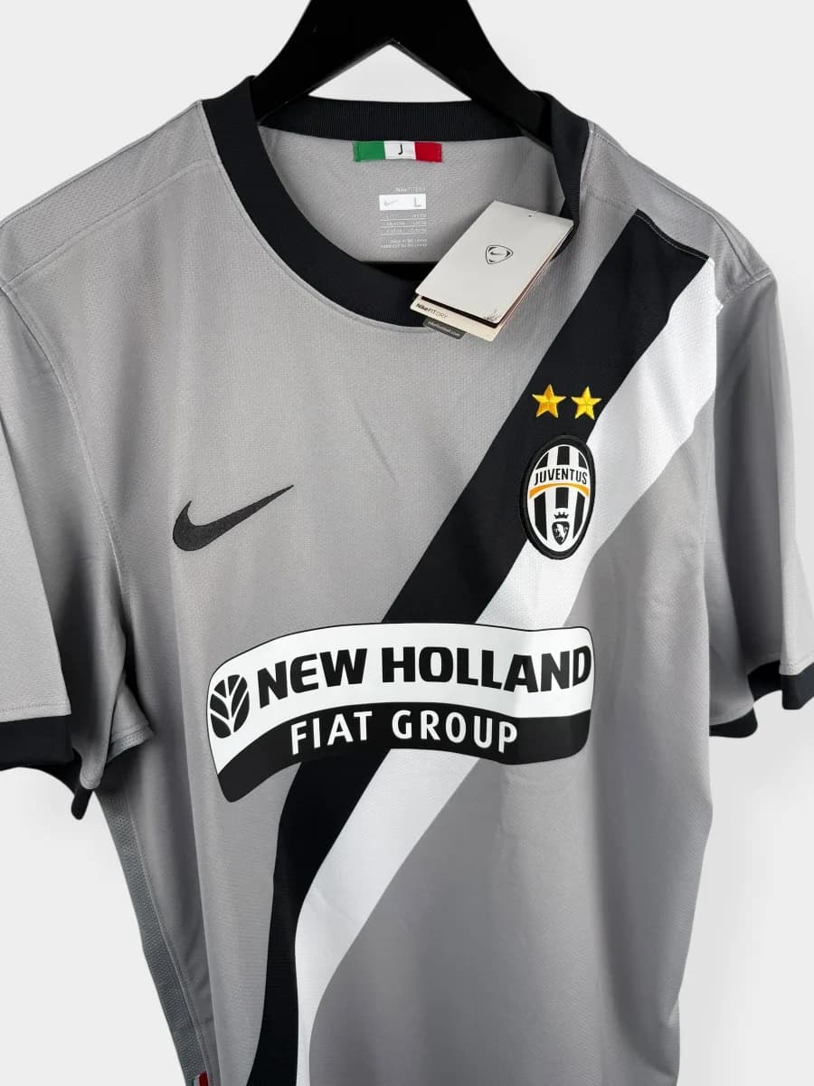2009/10 Juventus Away shirt - view 3 of 4