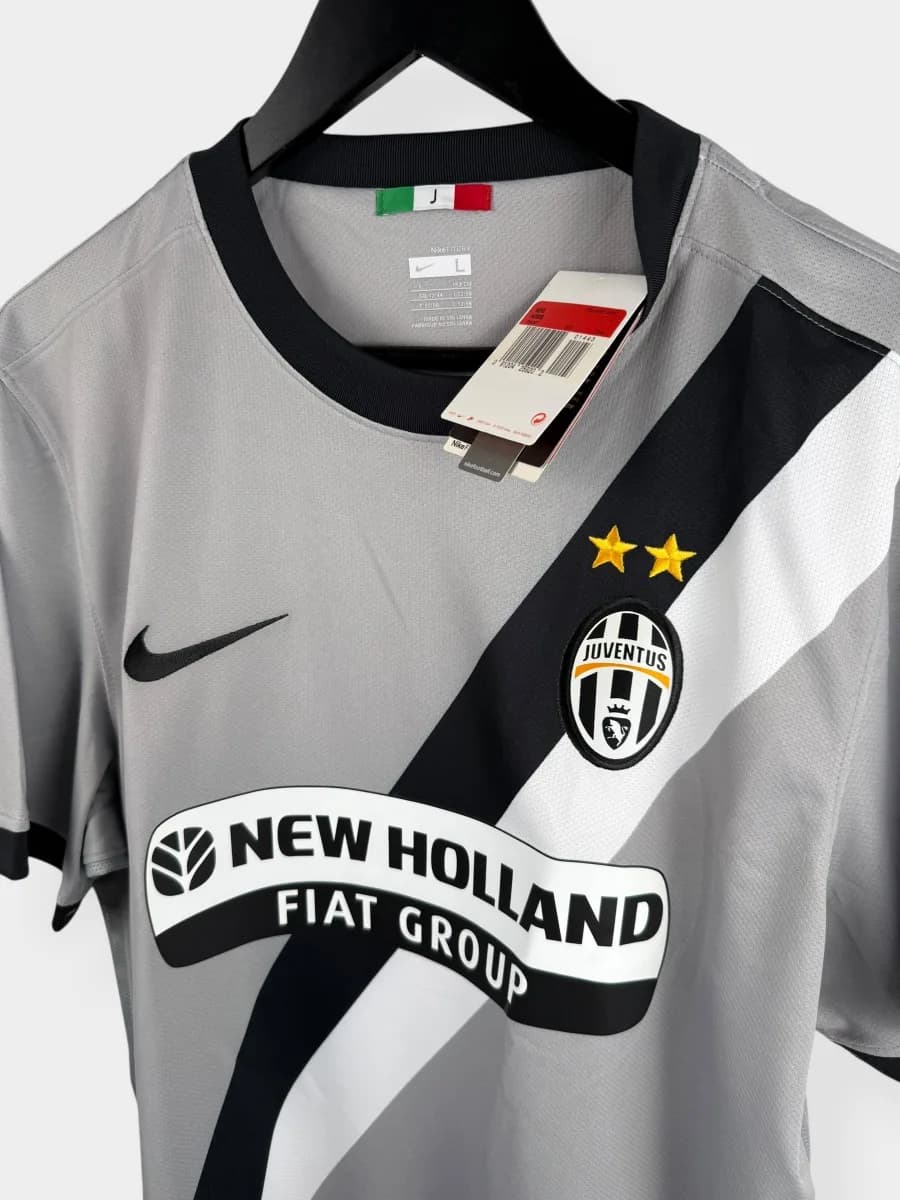 2009/10 Juventus Away shirt - view 4 of 4