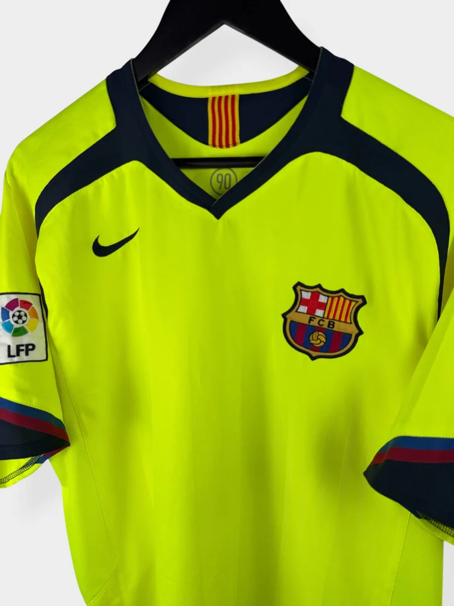 2005-06 BARCELONA away shirt, view 4