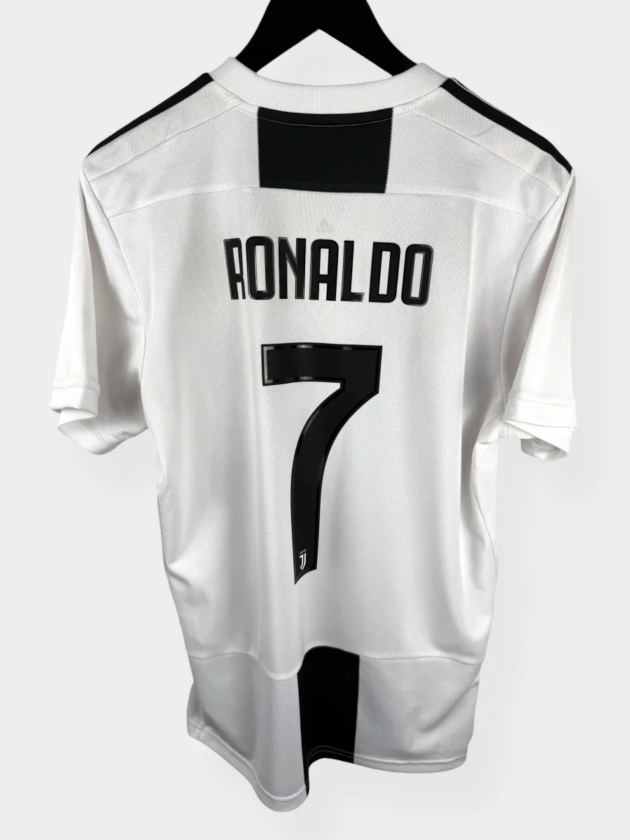 2018-19 JUVENTUS HOME SHIRT RONALDO #7 M